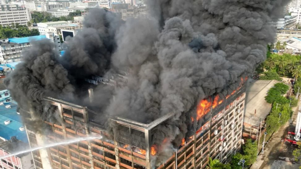 চট্টগ্রাম ইপিজেডে পোশাক কারখানায় আগুন, নিয়ন্ত্রণে ফায়ার সার্ভিসের ১৫ ইউনিট